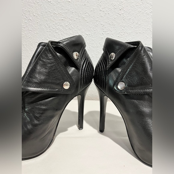 🔥Alexander McQueen 6 Stilettos moto jacket style shoes! Preloved by me🔥 - Picture 6 of 16